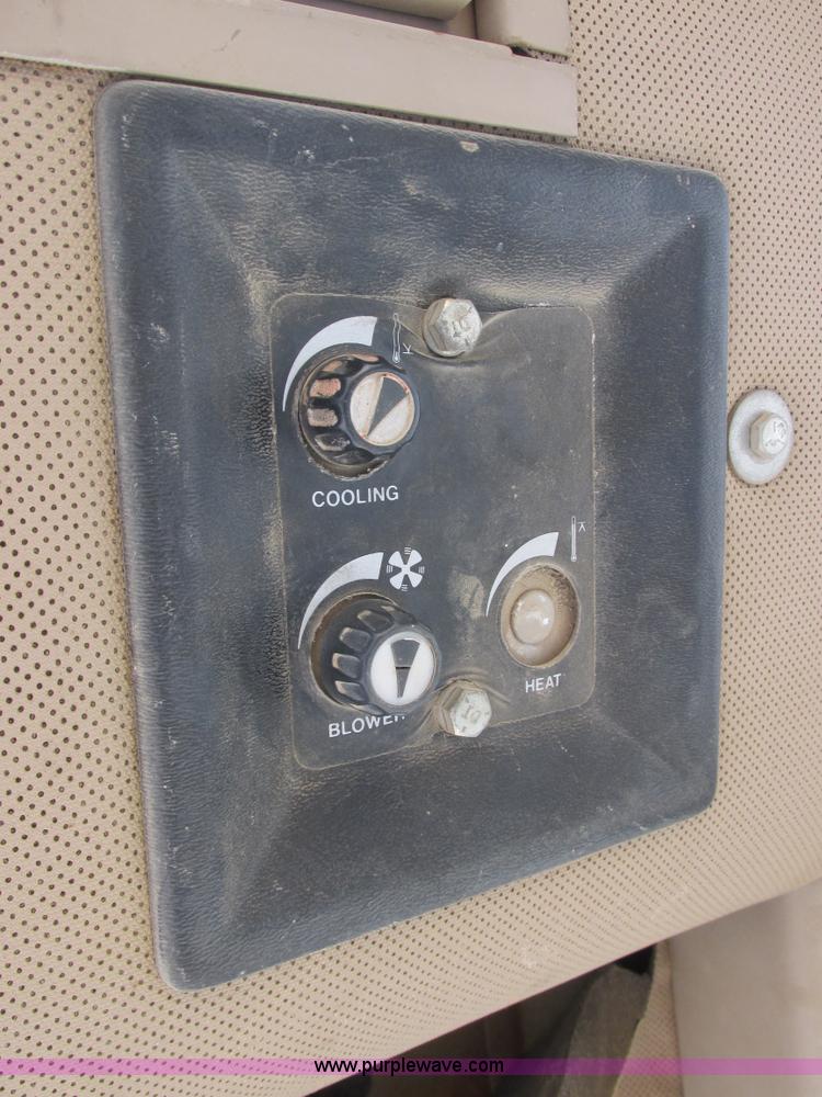 image for item I2627 1988 John Deere 770B articulated motor grader