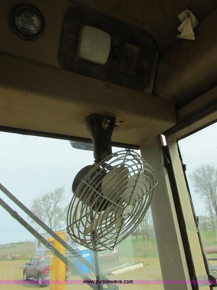 image for item I2627 1988 John Deere 770B articulated motor grader