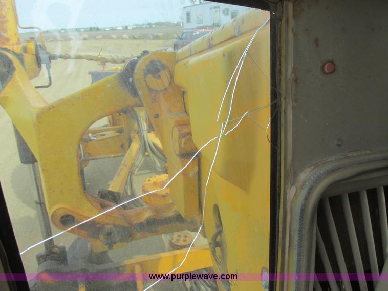 image for item I2627 1988 John Deere 770B articulated motor grader