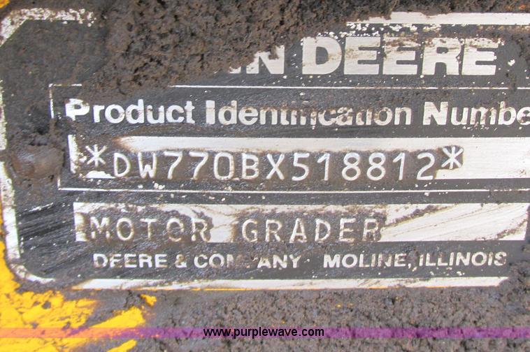 image for item I2627 1988 John Deere 770B articulated motor grader