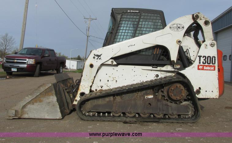 image for item I2630 2010 Bobcat T300 skid steer