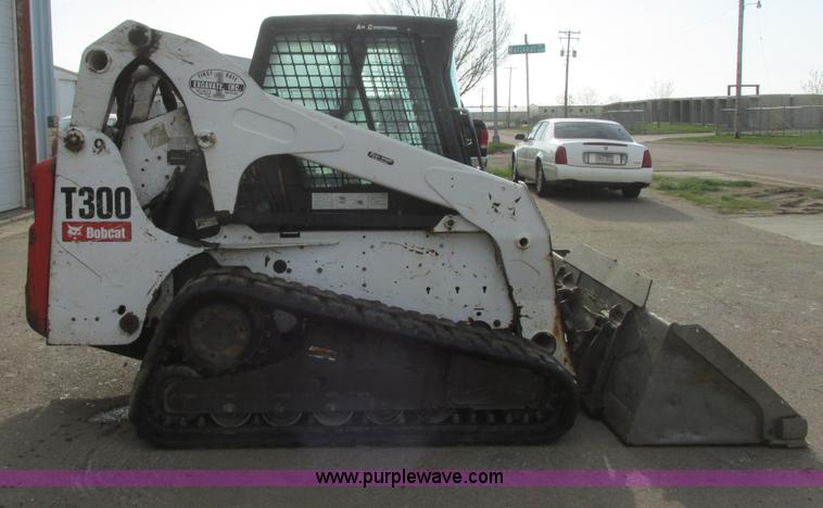 image for item I2630 2010 Bobcat T300 skid steer