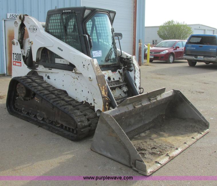 image for item I2630 2010 Bobcat T300 skid steer