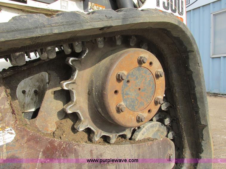 image for item I2630 2010 Bobcat T300 skid steer