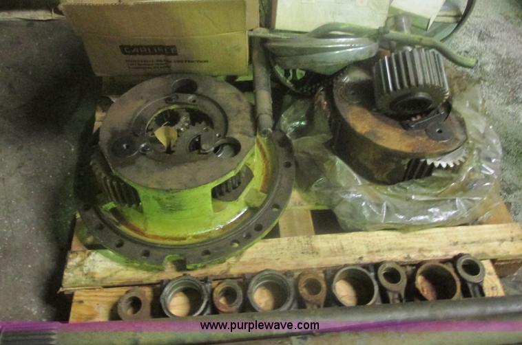image for item I2635 Assorted Terex TS14 scraper parts