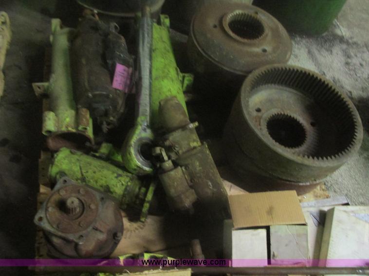 image for item I2635 Assorted Terex TS14 scraper parts