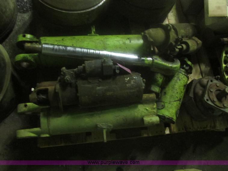 image for item I2635 Assorted Terex TS14 scraper parts