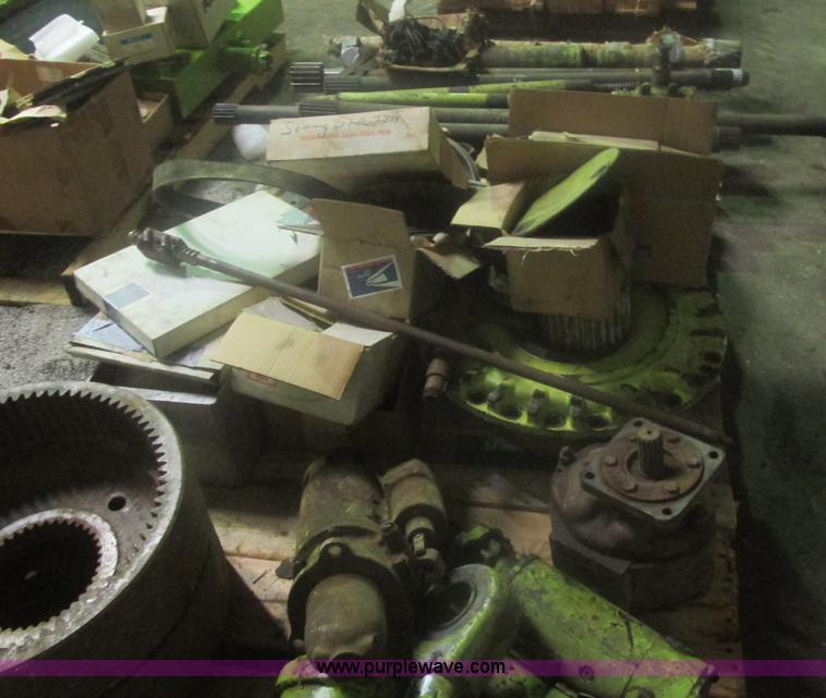 image for item I2635 Assorted Terex TS14 scraper parts