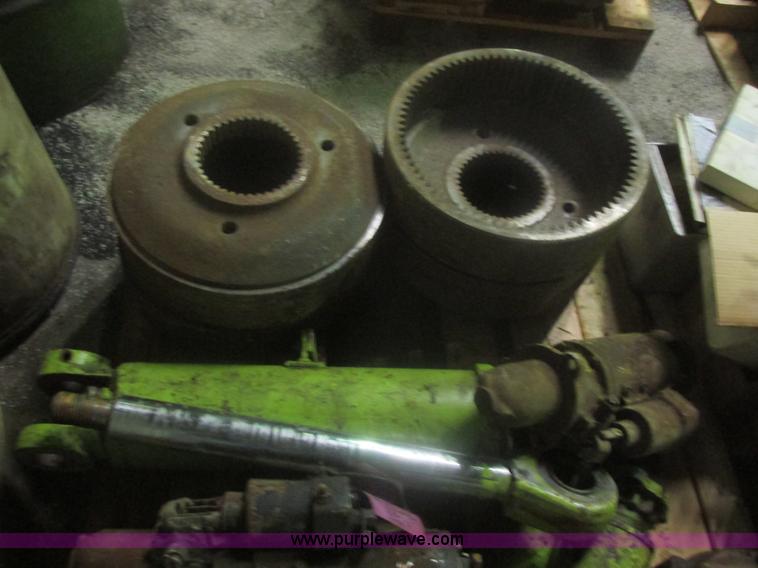 image for item I2635 Assorted Terex TS14 scraper parts