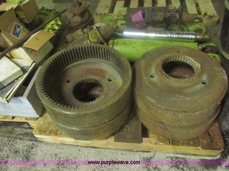 image for item I2635 Assorted Terex TS14 scraper parts