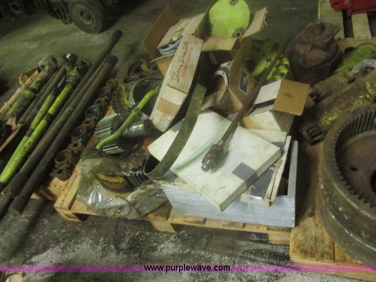 image for item I2635 Assorted Terex TS14 scraper parts