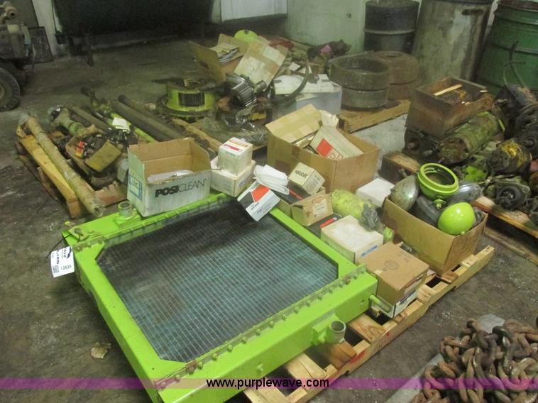 image for item I2635 Assorted Terex TS14 scraper parts