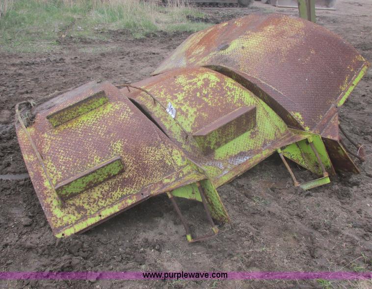 image for item I2663 (4) Terex TS14 scraper fenders