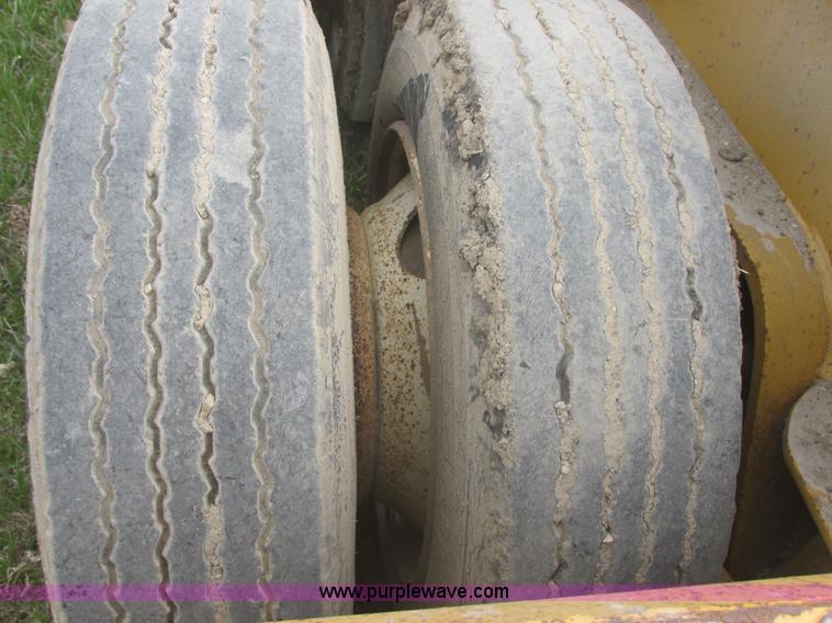 image for item I2692 2000 Eager Beaver 50GSL triple axle detachable lowboy trailer