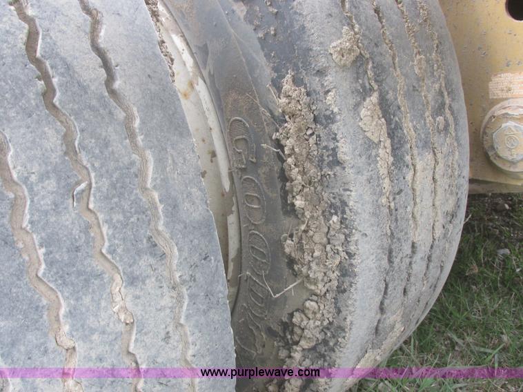 image for item I2692 2000 Eager Beaver 50GSL triple axle detachable lowboy trailer