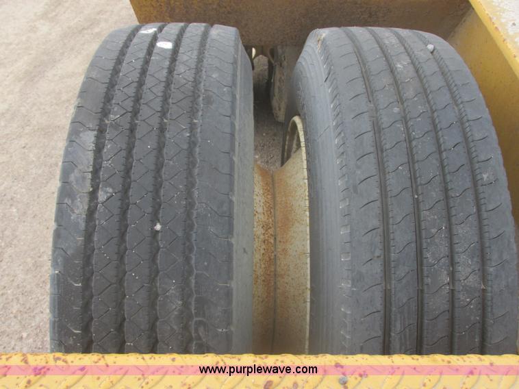 image for item I2692 2000 Eager Beaver 50GSL triple axle detachable lowboy trailer