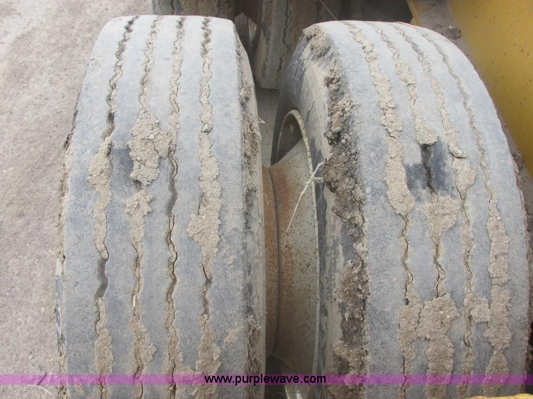 image for item I2692 2000 Eager Beaver 50GSL triple axle detachable lowboy trailer