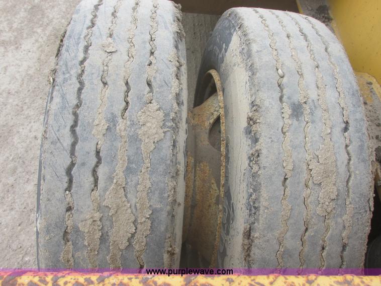 image for item I2692 2000 Eager Beaver 50GSL triple axle detachable lowboy trailer