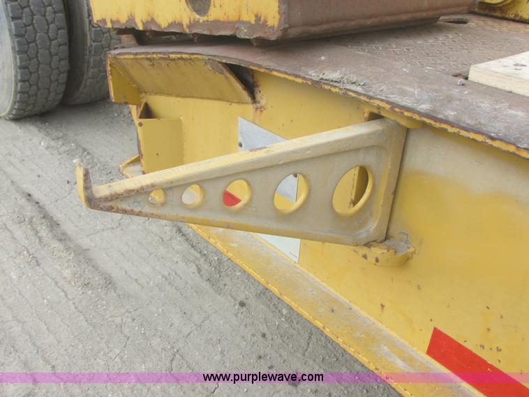 image for item I2692 2000 Eager Beaver 50GSL triple axle detachable lowboy trailer