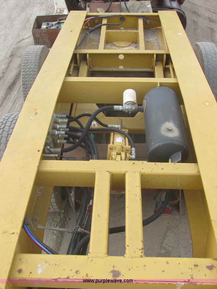 image for item I2692 2000 Eager Beaver 50GSL triple axle detachable lowboy trailer