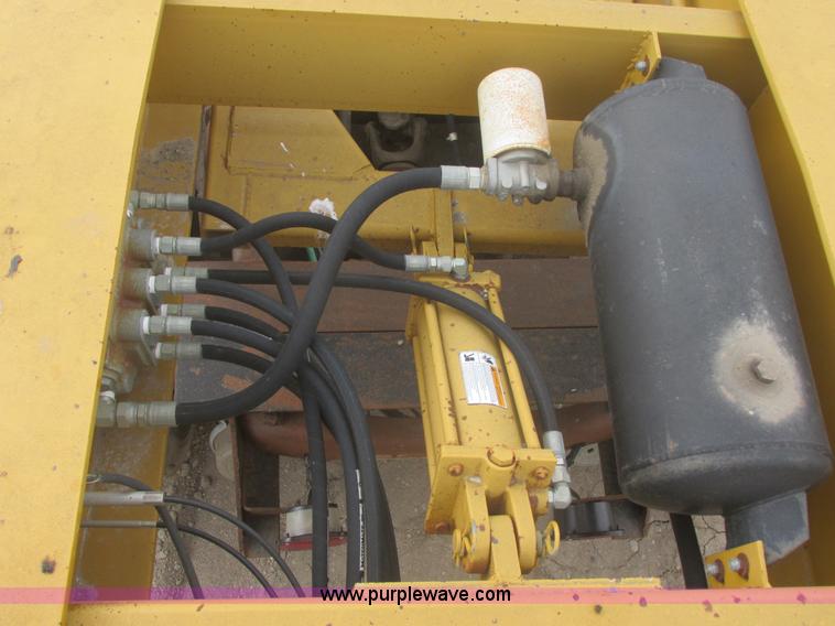 image for item I2692 2000 Eager Beaver 50GSL triple axle detachable lowboy trailer