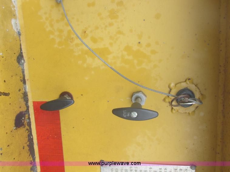 image for item I2692 2000 Eager Beaver 50GSL triple axle detachable lowboy trailer