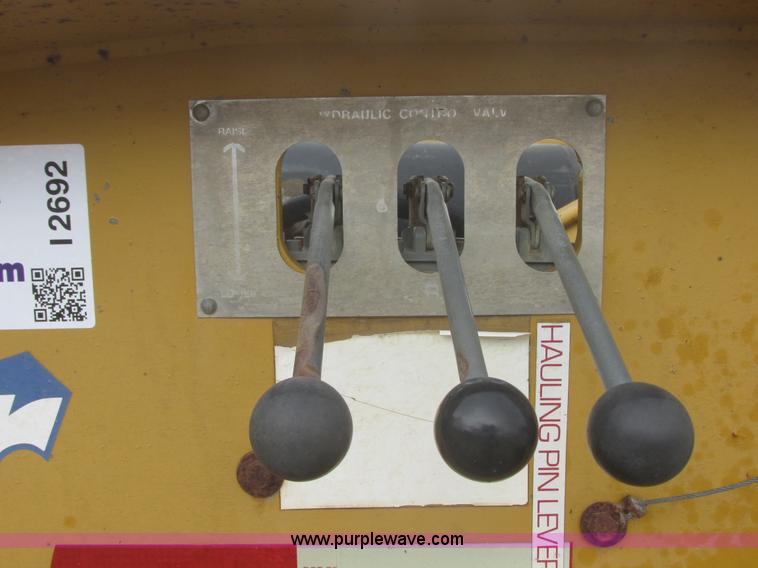 image for item I2692 2000 Eager Beaver 50GSL triple axle detachable lowboy trailer