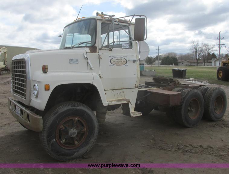 image for item I2694 1978 Ford semi truck