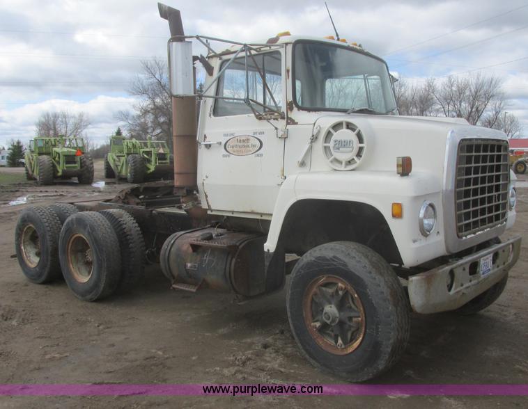 image for item I2694 1978 Ford semi truck