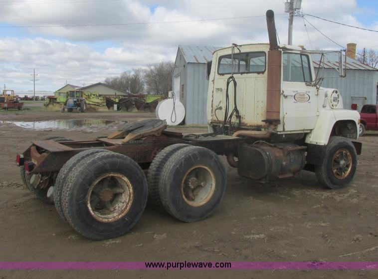 image for item I2694 1978 Ford semi truck