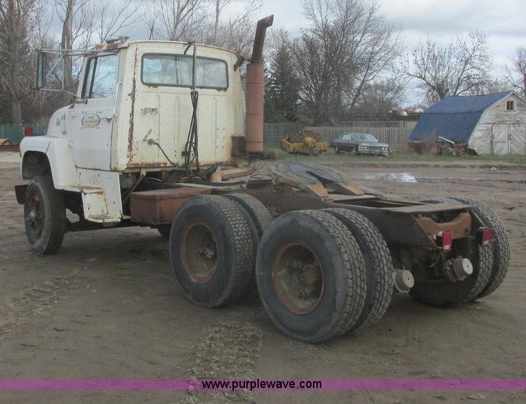 image for item I2694 1978 Ford semi truck