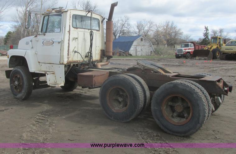image for item I2694 1978 Ford semi truck