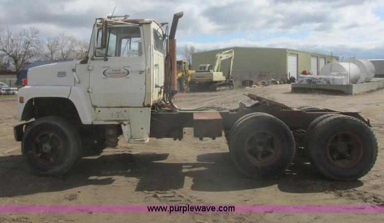 image for item I2694 1978 Ford semi truck