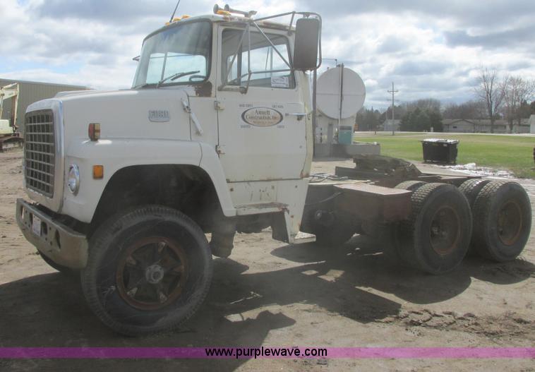 image for item I2694 1978 Ford semi truck