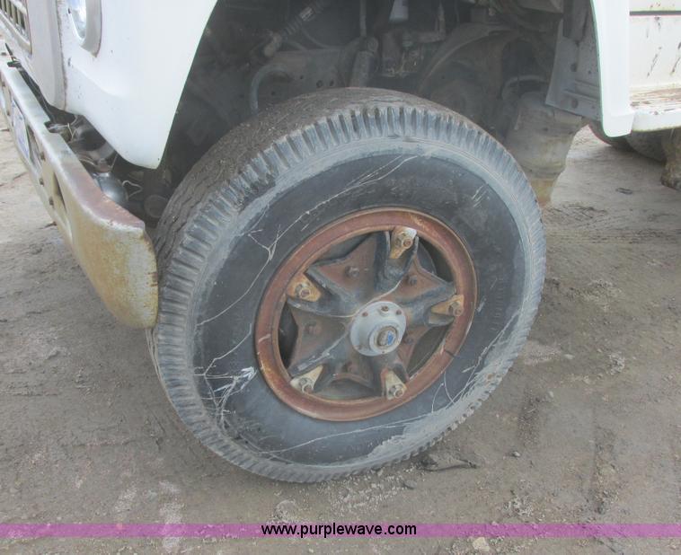 image for item I2694 1978 Ford semi truck