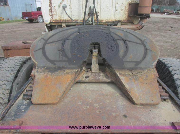 image for item I2694 1978 Ford semi truck