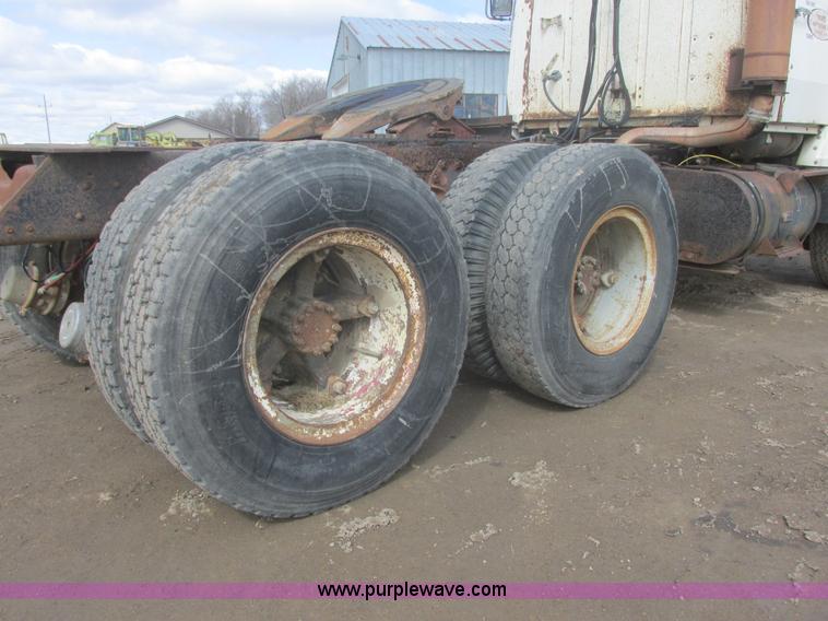 image for item I2694 1978 Ford semi truck