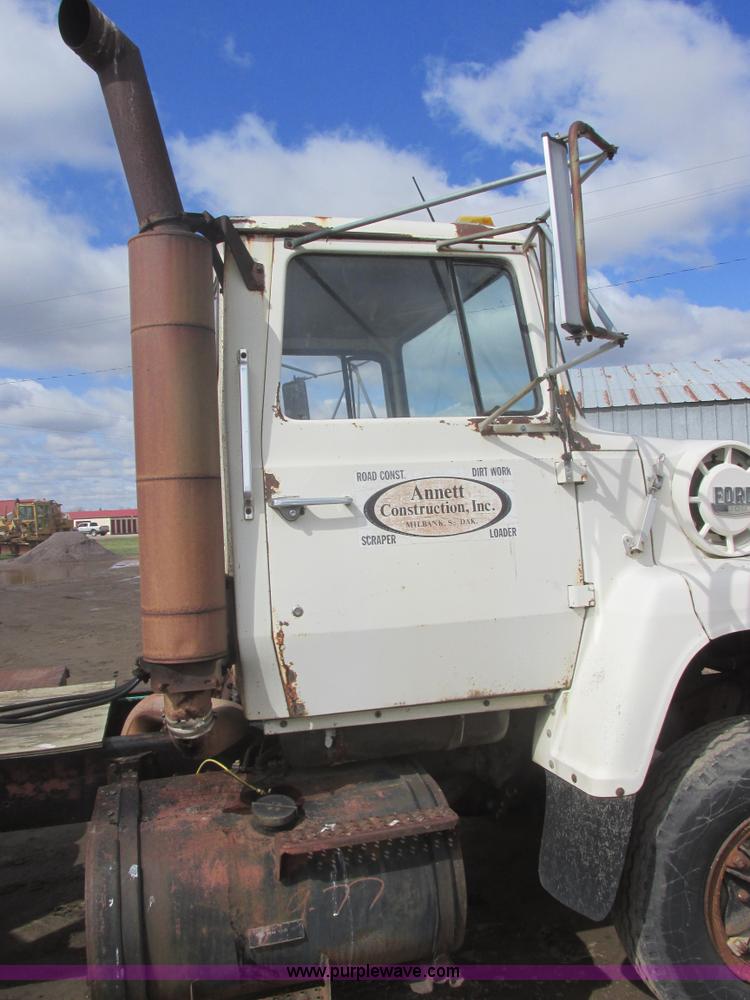 image for item I2694 1978 Ford semi truck