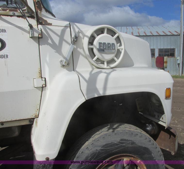 image for item I2694 1978 Ford semi truck