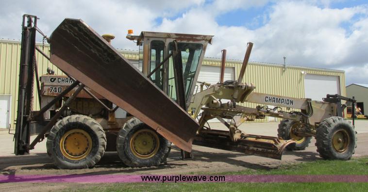image for item I2695 1979 Champion 740A articulated motor grader