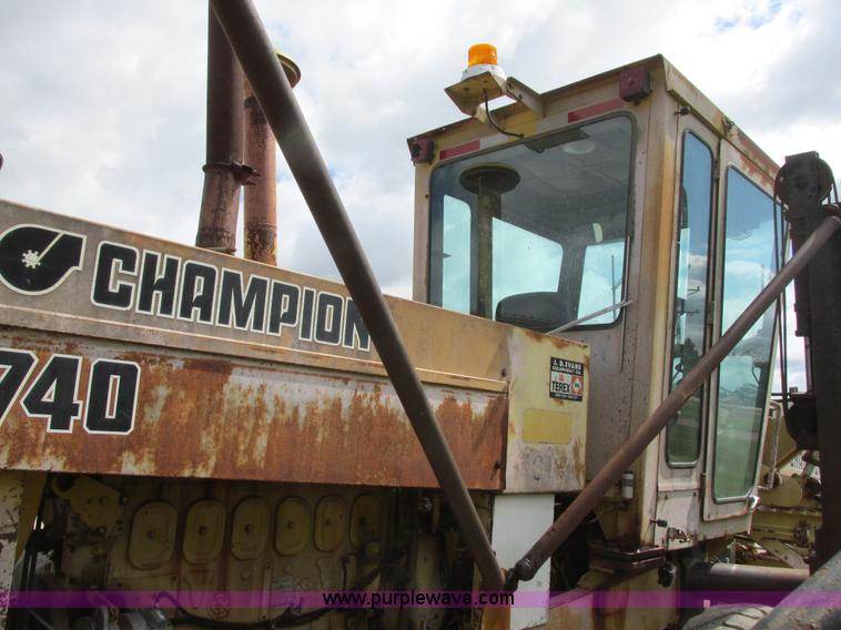 image for item I2695 1979 Champion 740A articulated motor grader