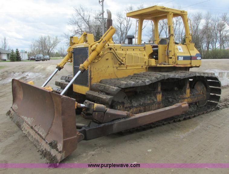 image for item I2703 1984 Komatsu D65P-8LGP dozer