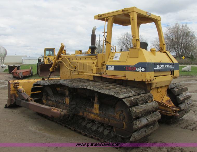 image for item I2703 1984 Komatsu D65P-8LGP dozer