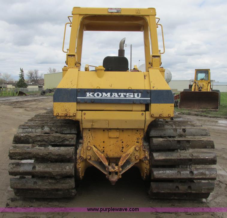 image for item I2703 1984 Komatsu D65P-8LGP dozer