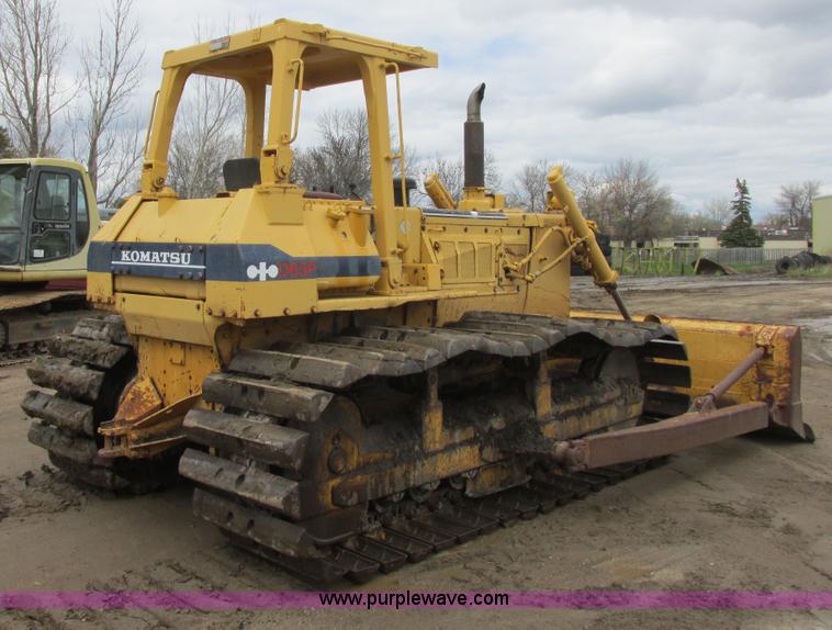 image for item I2703 1984 Komatsu D65P-8LGP dozer