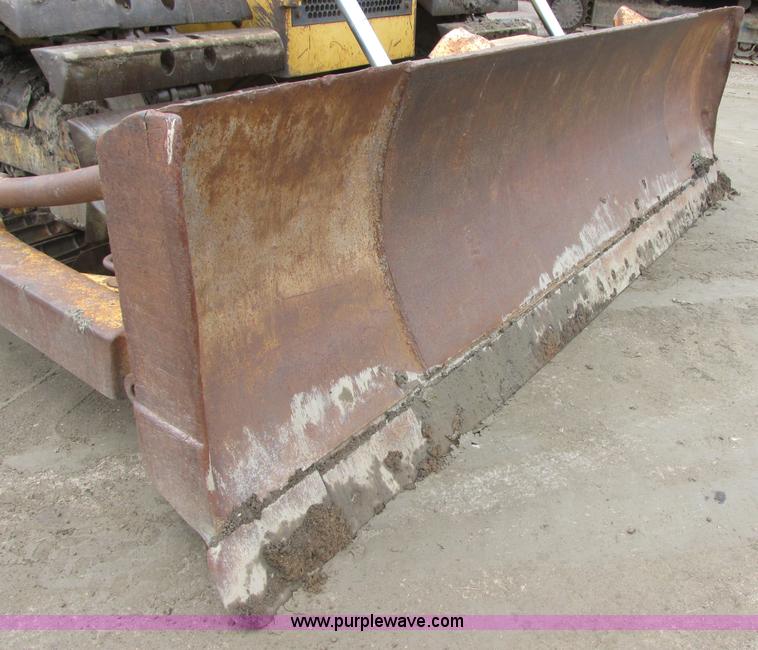 image for item I2703 1984 Komatsu D65P-8LGP dozer