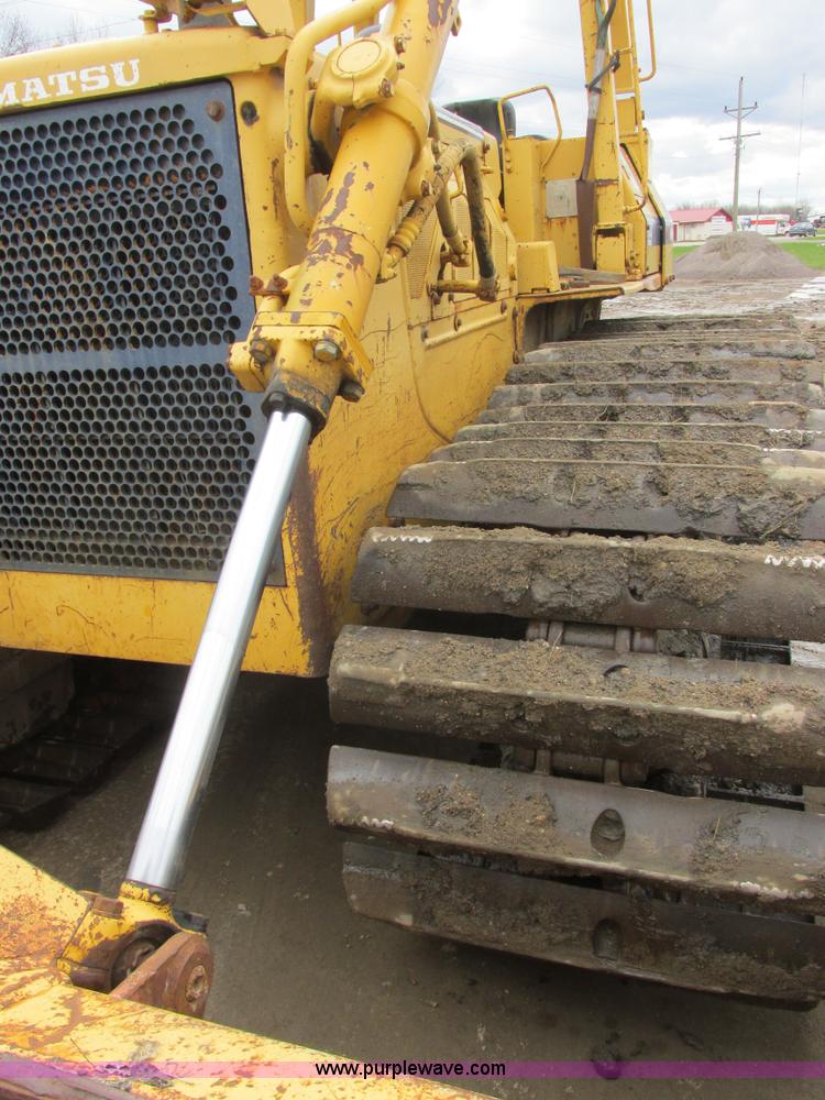 image for item I2703 1984 Komatsu D65P-8LGP dozer