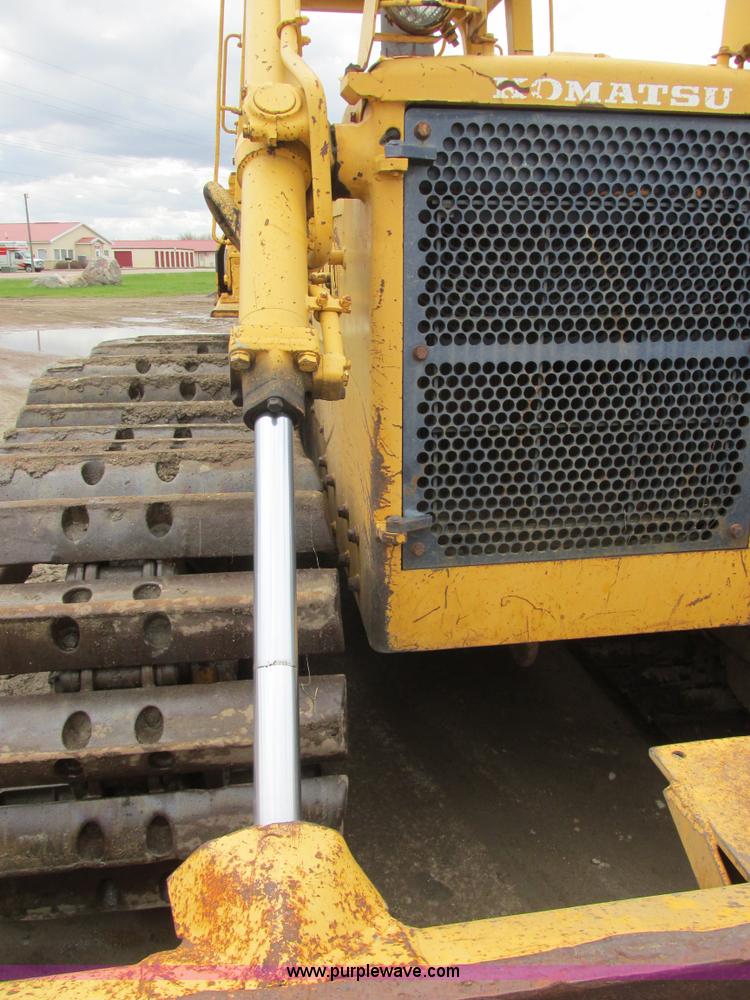image for item I2703 1984 Komatsu D65P-8LGP dozer