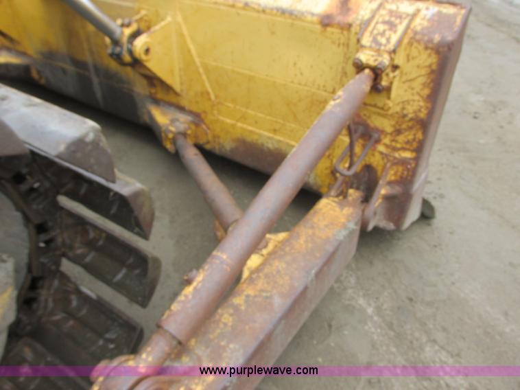 image for item I2703 1984 Komatsu D65P-8LGP dozer