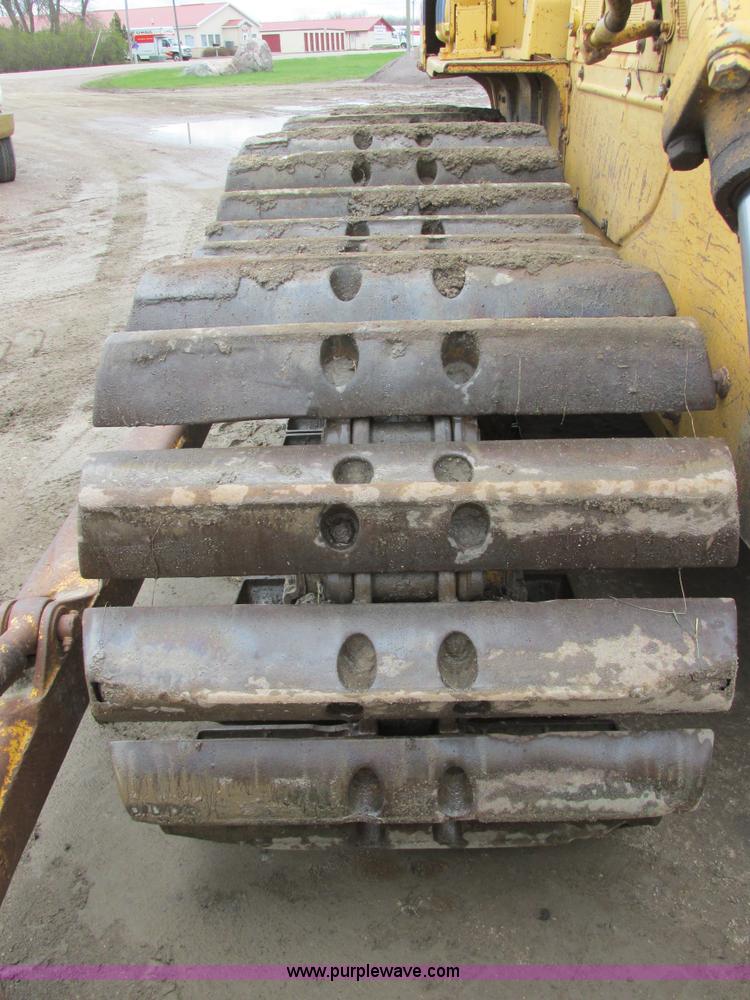 image for item I2703 1984 Komatsu D65P-8LGP dozer